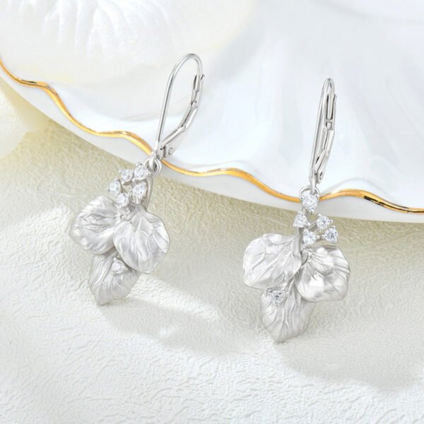 vintage leaf dangle earrings – Image 4