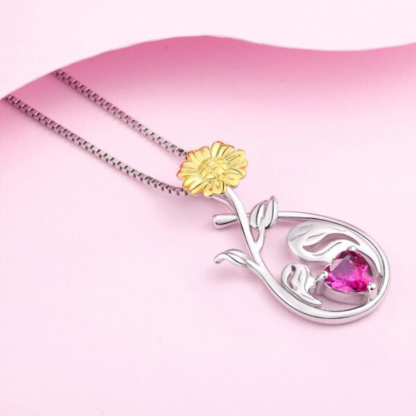 love daisy necklace – Image 4