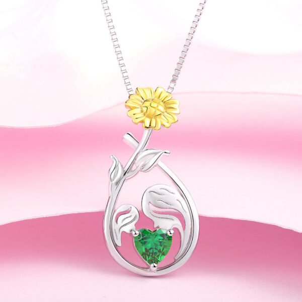 love daisy necklace – Image 3